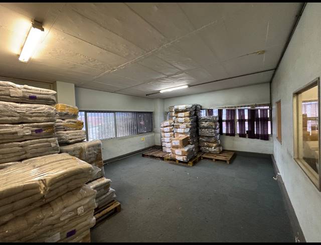 1,350M² WAREHOUSE FOR SALE IN EASTGATE